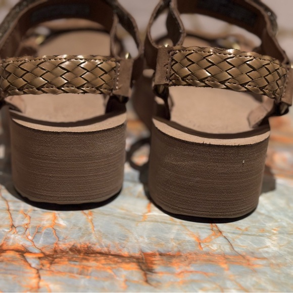TEVA FLATFORM UNIVERSAL
INTERWEAVE CARIBOU PLATFORM
SANDALS Sz 7 - Picture 5 of 8
